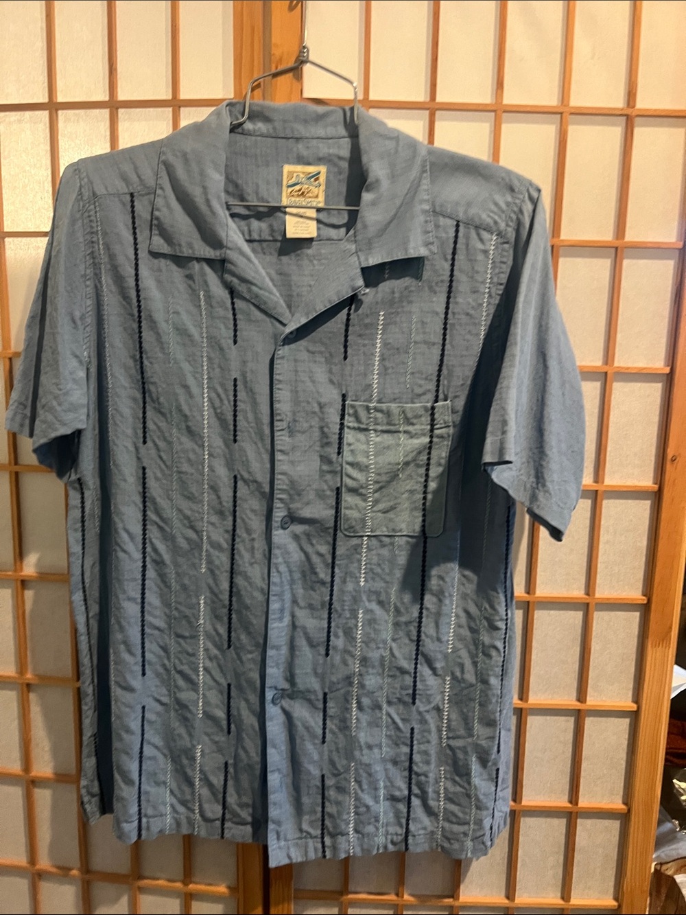 Travelsmith Men’s Medium Blue Embroidered Short Sleeve Shirt